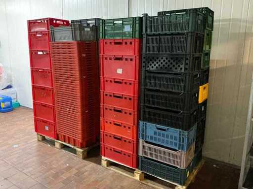 Pallets with stacking crates (3x)