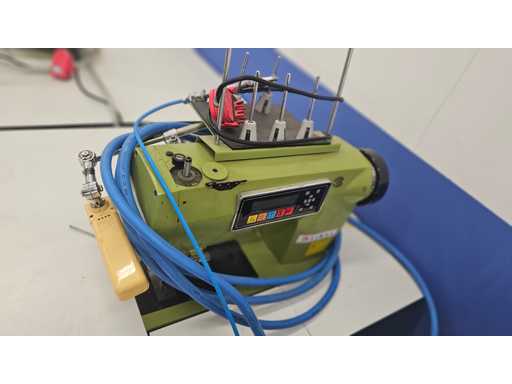 Mașină de cusut industrială SIMAC 781