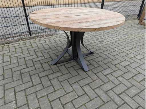 Garden table old Oak. Around 130cm. Wooden base