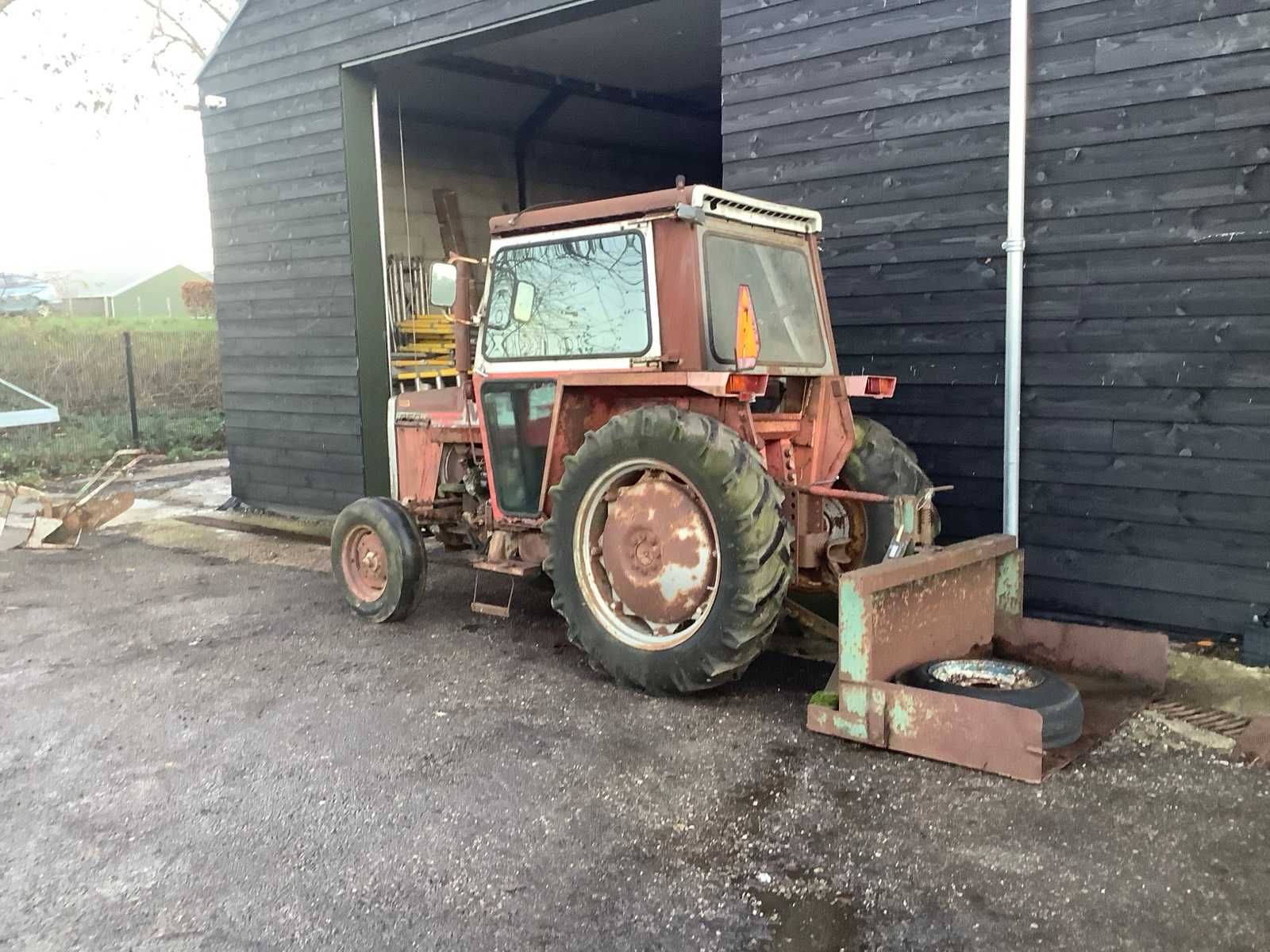 1977 Massey Ferguson 550 Two-wheel drive farm tractor