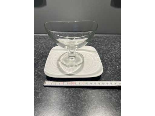 Whole stock Various crockery, glassware, bags and plates (550x)