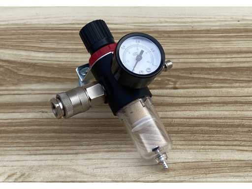 Air pressure regulator with filter 