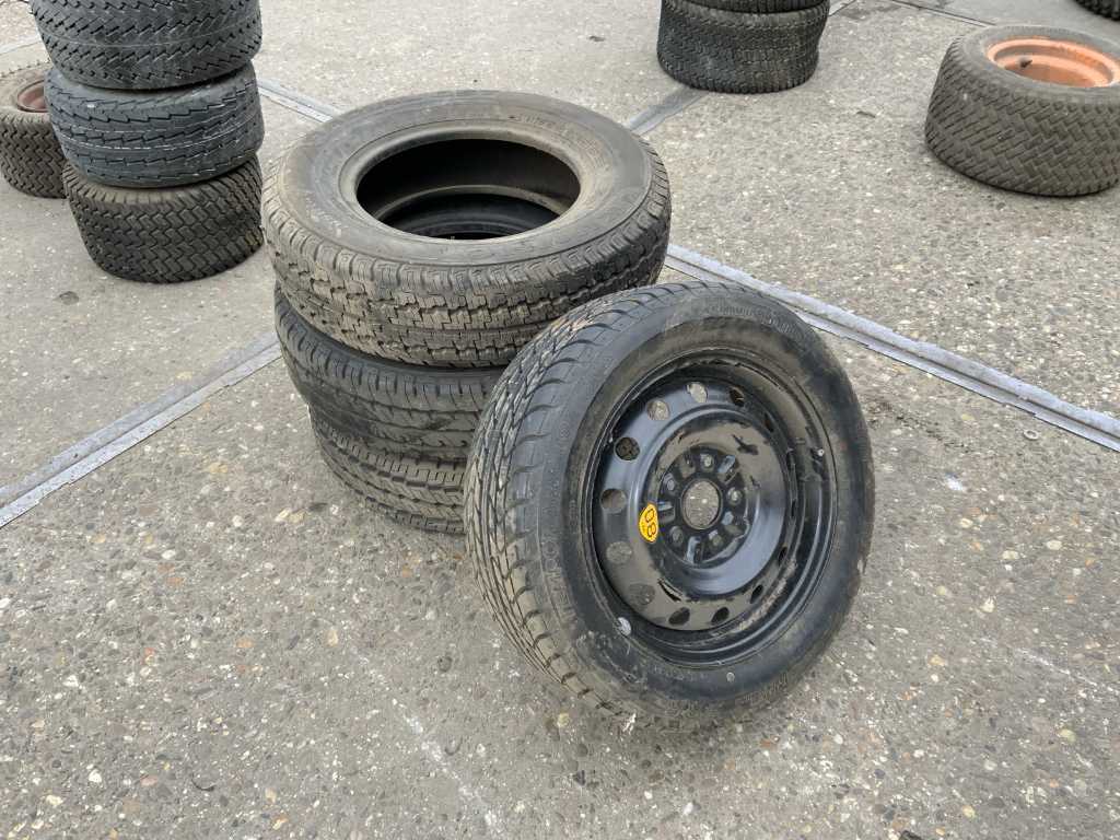 Tire (4x)