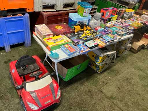 Tanti giocattoli vari