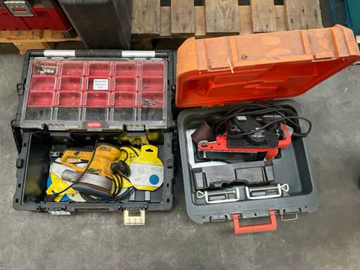 Various sanders (2x)