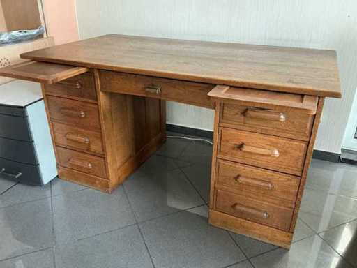 Bois de bureau + chaises + table en verre.