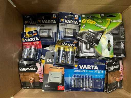 Les batteries incluent Varta, Duracell