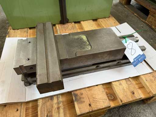   Machine vise
