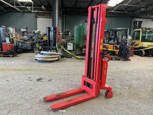 Stacker Logitrans ELF1001/3300 z 2004 roku