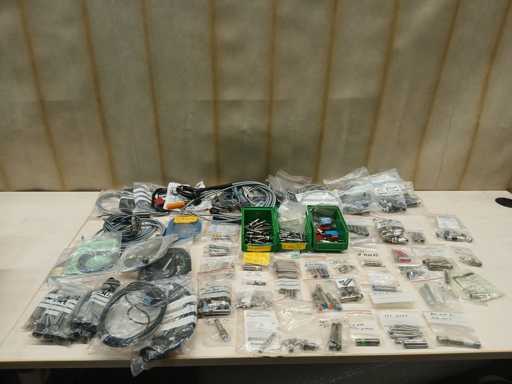   Verious Industrial Sensor- und Sensorkabel-Sortiment