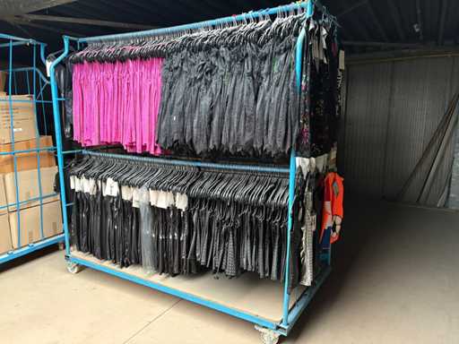 Karnevalskostüm-Mixparty – 940 Stücke