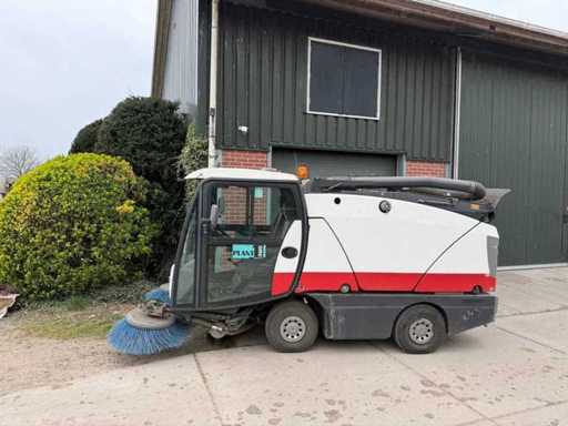 2013 Johnston C202 Straatveegmachine