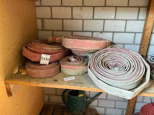 O mulțime de furtunuri