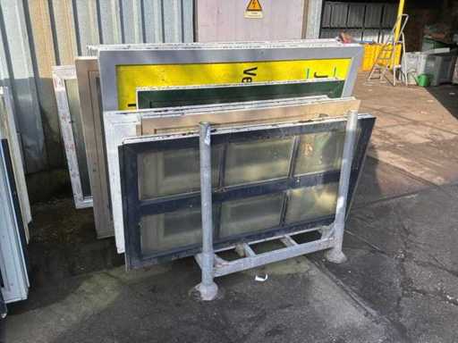 Un lot de rame de ferestre