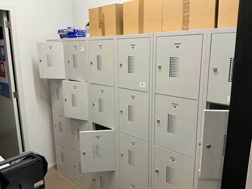 Dulapul cu 8 uși (4x)