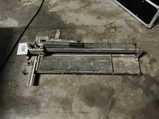 Tile cutter
