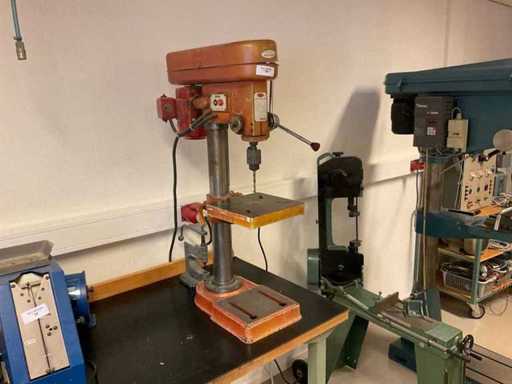 Ćwiczenie kolumnowe Gromatic z pilnowaniem nogą