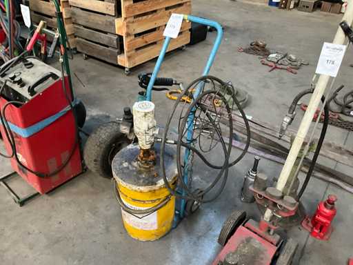 Pompă pneumatică de vaselină