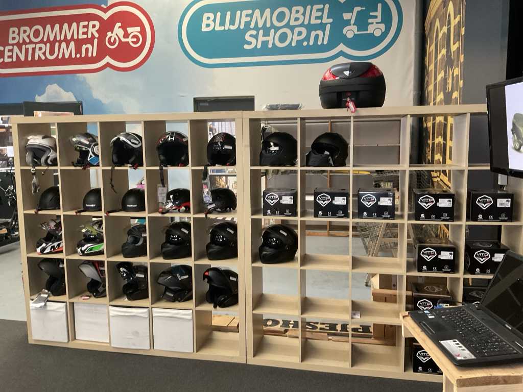 Stock of various helmets (approx. 33x)