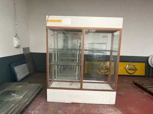 4 vitrines