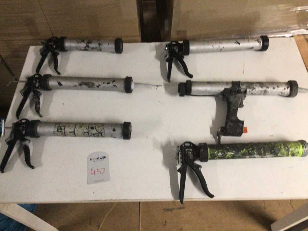 Caulking gun