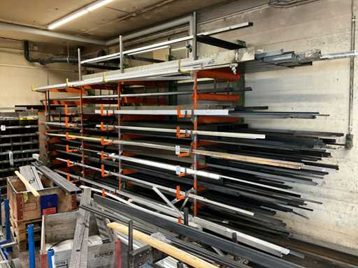 Divers supports métalliques