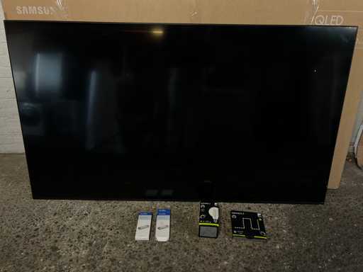 Samsung GQ65Q7FAAU Television and Accessories 