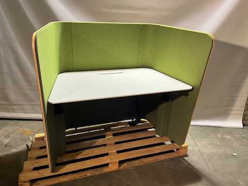 Gispen Akustik-Arbeitsstation mit elektrisch verstellbarer Oberseite 95x156x136 cm