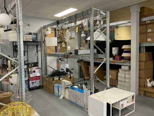 Un lot de iluminat asortat