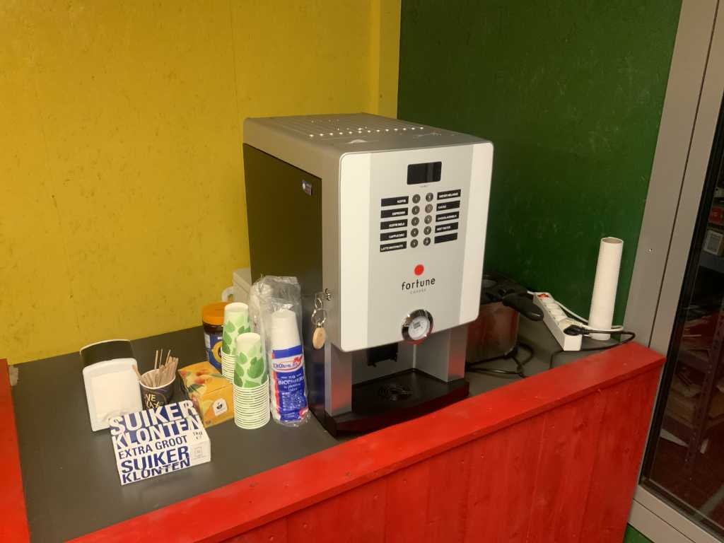 Machine à café Fortune avec meuble bas et réfrigérateur
