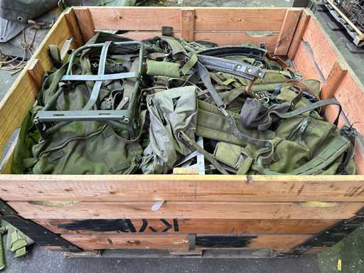 Batch of straps and straps