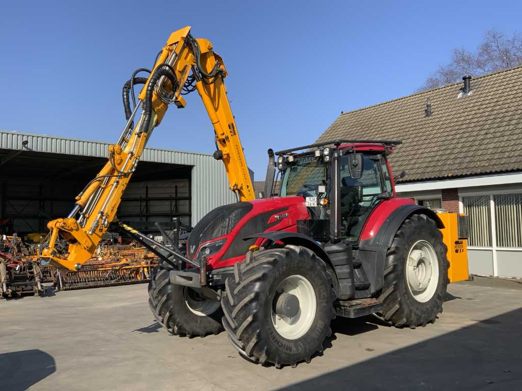 2021 Valtra T174ED SmartTouch MR19 Mower Arm Combination