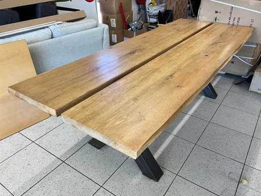 Table à manger en tronc d’arbre