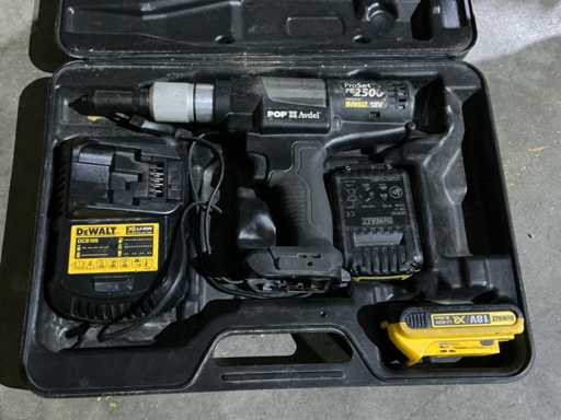 Dewalt PB2500 Blindklinknagelmachine