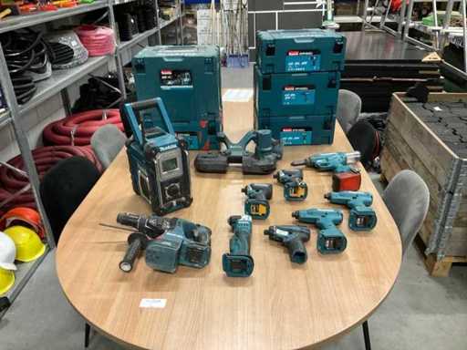 Outils Makita avec 5 boîtiers (10x)
