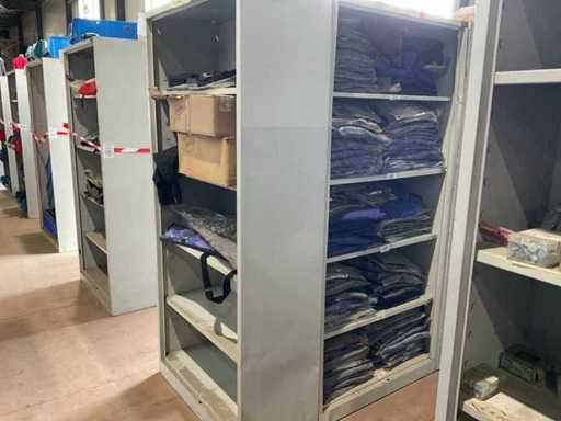 Metalen kasten met werkkleding (4x)