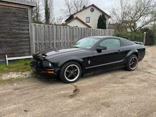 Ford - 2006 - Mustang - V6 157 kW - Samochód osobowy