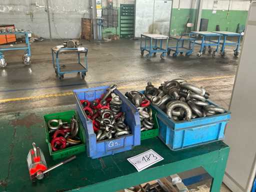 Varie attrezzature di sollevamento e sollevamento