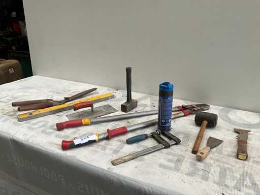 Divers outils à main en lot mixte