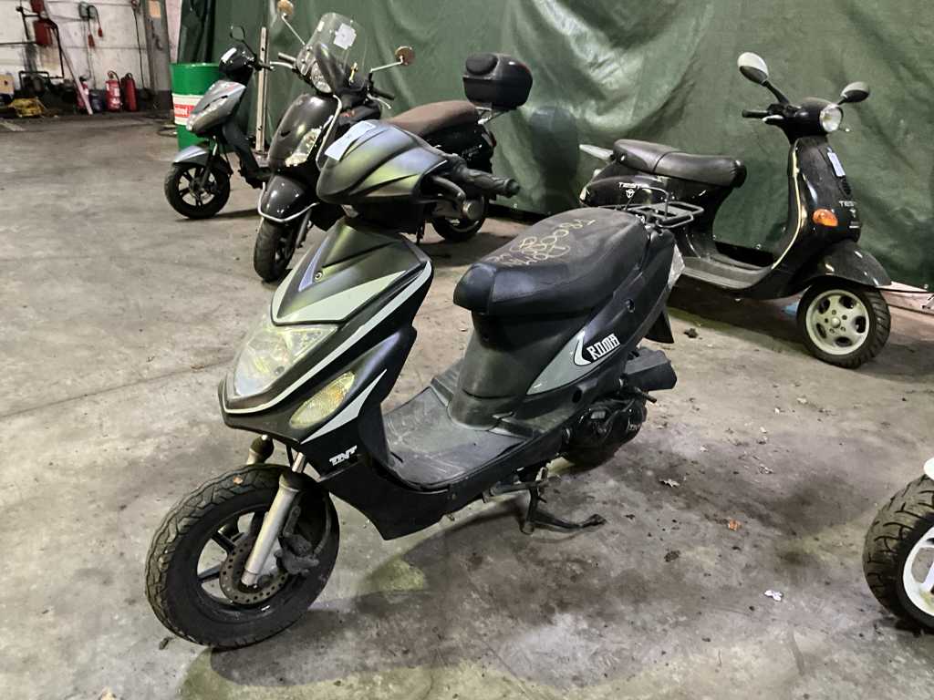 TNT Roma Scooter