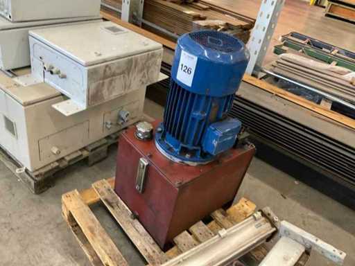 Réservoir d’huile hydraulique avec moteur