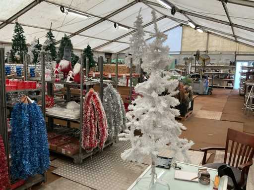 Weihnachtsbaum aus Kunststoff.