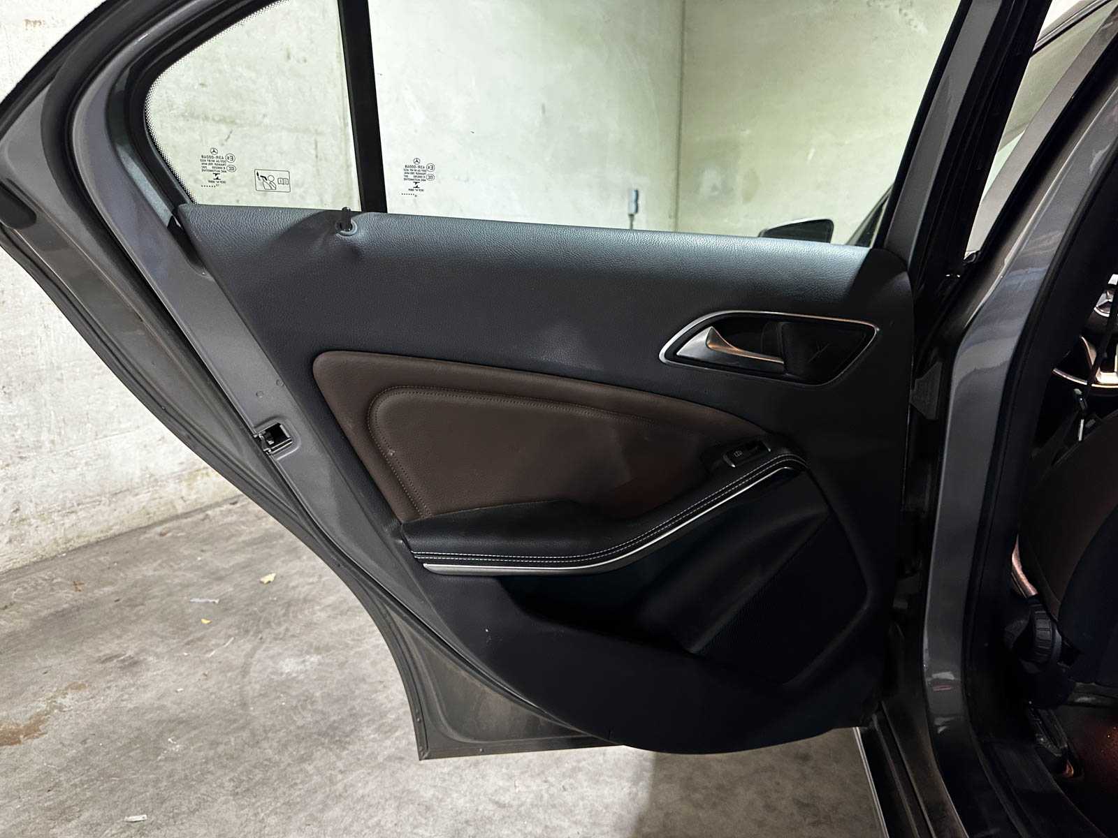 Mercedes-Benz A180 4U3 A-klasse 121pk 2013 (Origineel-NL), 8-SRR-41