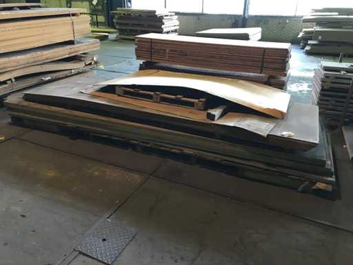 Alte materiale din tabl?, placaj ?i pl?ci