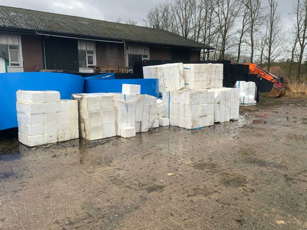 Batch of styrofoam bins