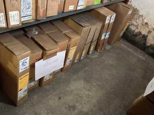 Diverse condensatoren en radiatoren voor o.a. Volvo (12x)