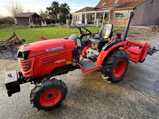 2015 Kubota B2420 Mini Tractor + Implements