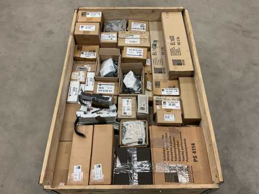 Lotto di materiale per l'installazione