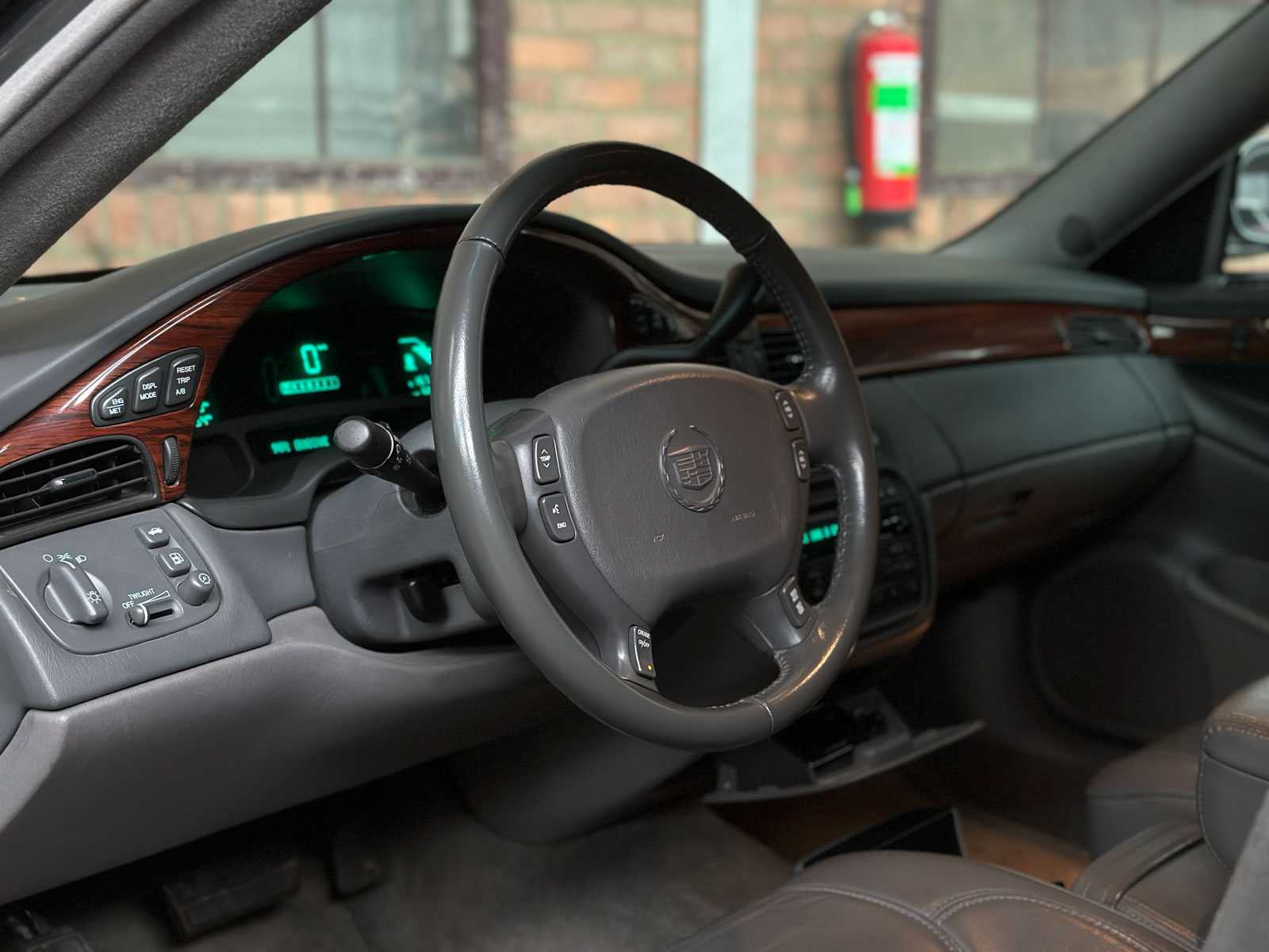 Cadillac DeVille Miller Meteor Hearse 4.6 V8 279pk 2005 Rouwauto