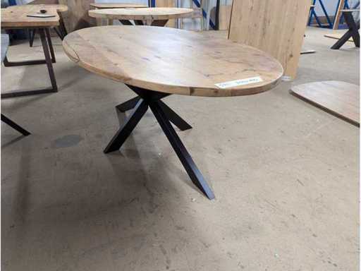 Dining table Oak oval. Epoxy. 200 x 100 x 76cm. Metal spider leg